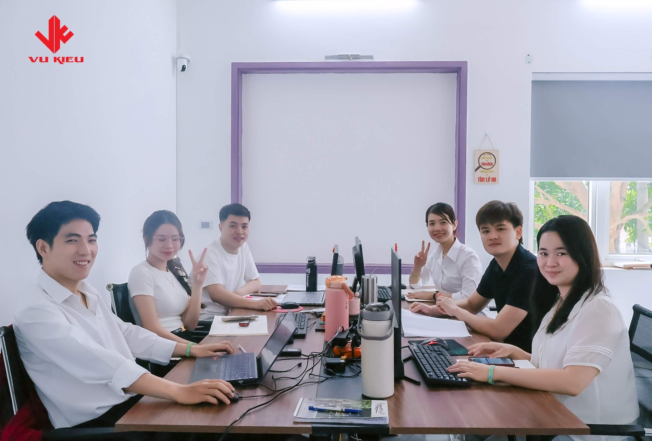 Chuyen-vien-kinh-doanh-noi-that-vu-kieu